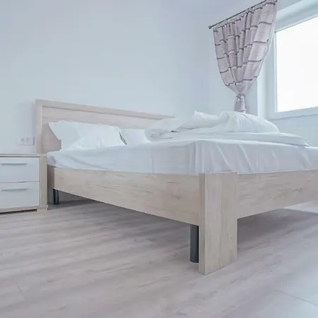 Cn2i Luxury Accommodation/coresi Апартаменти Брашов