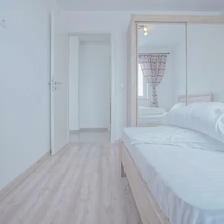 Cn2i Luxury Accommodation/coresi Апартаменти Брашов