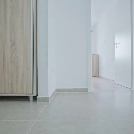 Cn2i Luxury Accommodation/coresi Апартаменти *